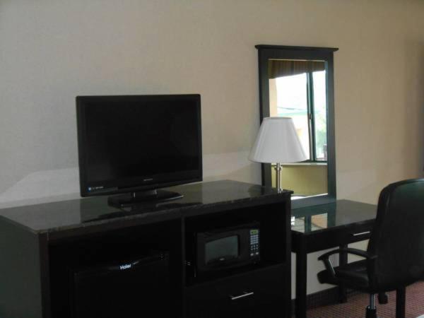 Queen Room with Two Queen Beds interior
